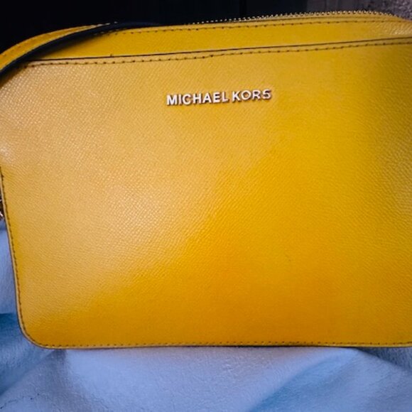 Michael Kors Jet Set Large Saffiano Leather Crossbody Bag - Picture 4 of 4